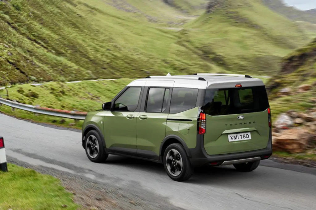 Ford-Tourneo-Courier-Trend-Mountains